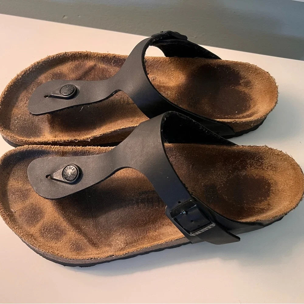 Birkenstock Black Gizeh Thong Sandals | Classic Comfort | Size 39 or 8.5 US - Picture 2 of 6